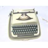 Erika - kufříkový psací stroj